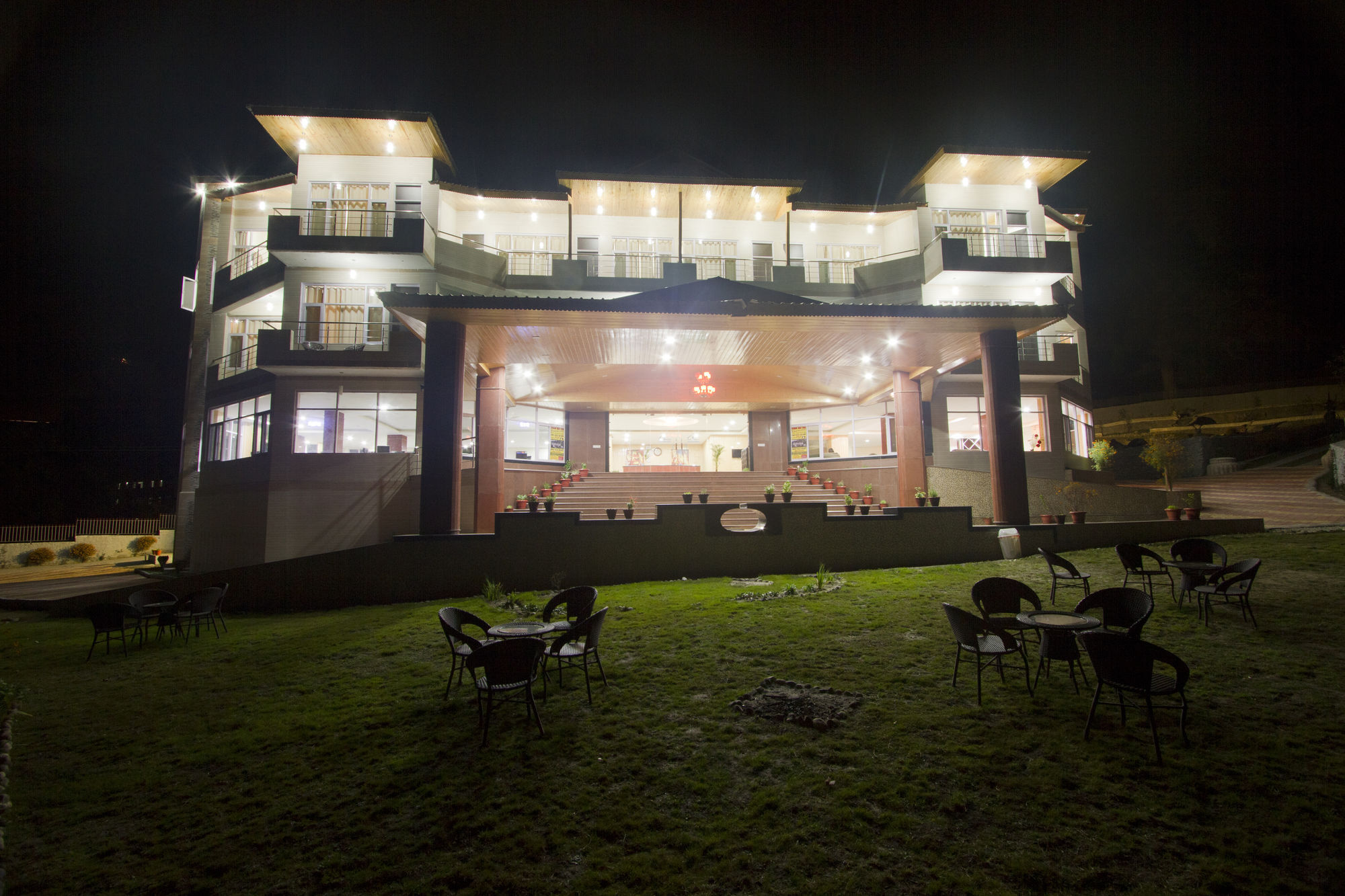 Adb Rooms Snow Touch Resort مايالي المظهر الخارجي الصورة